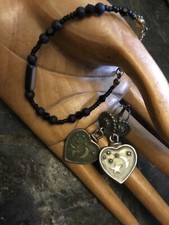 Boucles d’oreilles émaillées ZOE COSTE et bracelet nacre teinté noir en TBE.