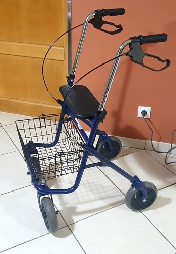 Deambulateur roltator pliable