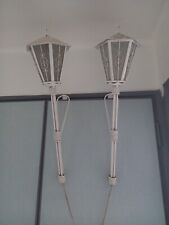 ancienne paire de lanterne de jardin cour extérieur métal torsadé