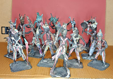ENSEMBLE DE 14 STATUETTES EN