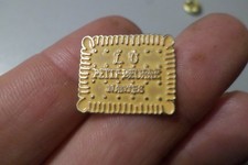 pin s broche badge LU PETIT