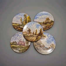 Série de cinq assiettes décoratives en faïence signée Jean DLG LIMOGES
