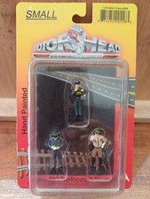 LOT FIGURINES US POLICE
