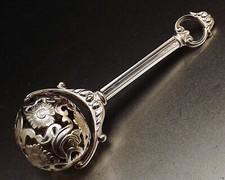 RARE HOCHET A ROULEAU AVEC GRELOT EN ARGENT MASSIF DEBUT XX° SIECLE