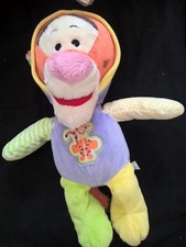 DOUDOU TIGROU COMBINAISON CAPUCHE VIOLET VERT JAUNE 34 CM   DISNEY NICOTOY 
