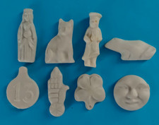 LOT HUIT FEVES anciennes PERE LUSTUCRU - CHAT - REINE -  13 ..... porcelaine mat