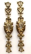 serrure clefs décor pediment