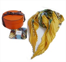 Authentique écharpe plissée