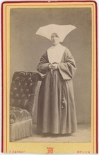 CDV circa 1875. Religieuse avec coiffe par Darnay à Melun. Nun.