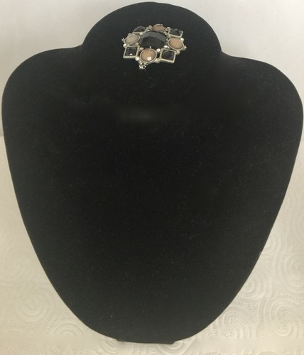 Broche carree fonte - de, verre
