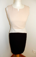 robe T36 habillée sans manches droite beige blanc noir crayon working girl 211&