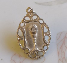 Médaille pendentif ancienne avec calice en argent massif médaille religieuse