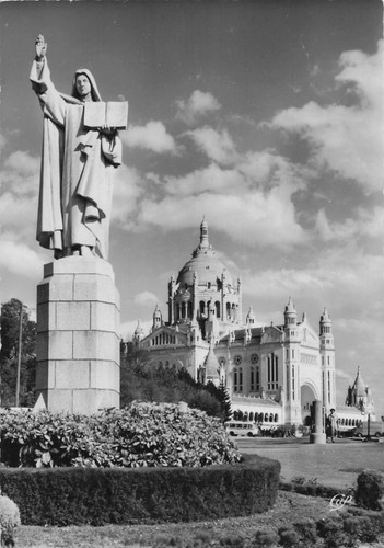 Lisieux statue sainte - 14, de