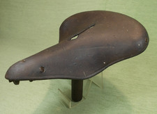 LAMPLUGH - Ancienne Selle en Cuir et Rivets - Vélo Ancien - Vintage 1940/50's