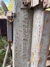 Ancienne scie à ruban, fabriquée à Macon par GEOFFRAY, matériel PRO, pour collec