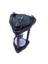 Beau sablier Bois et Métal décor aux Fleurs De Lys colonnes torsadées