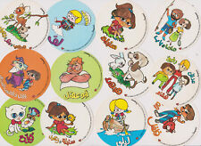 VACHE QUI RIT SERIE 12 ADHESIFS LES ENFANTS 8 CM DE DIAMETRE SERIE COMPLETE TBE