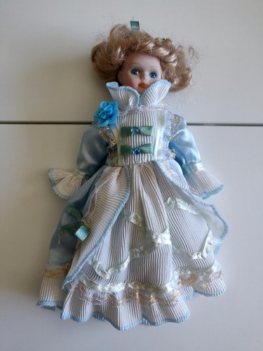 Poupée ancienne porcelaine - ancienne,