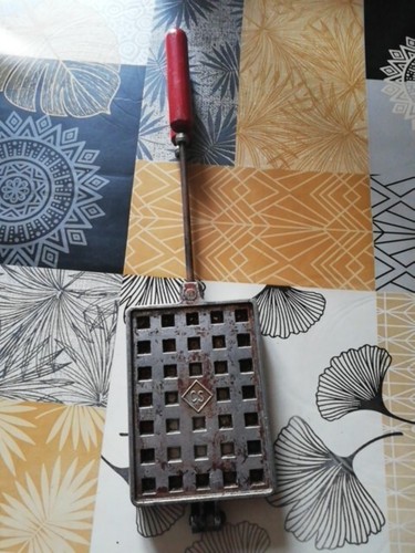 Ancien gaufrier fonte alu - ancien,