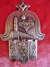 Bel Objet En Argent__Main