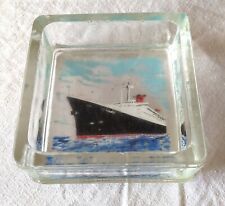 CENDRIER EN VERRE MOULE REPRESENTANT LE PAQUEBOT "FRANCE" PAR LA STE "LUMAX"