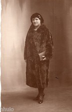 BM123 Carte Photo vintage card RPPC Femme manteau fourrure sac mode fashion
