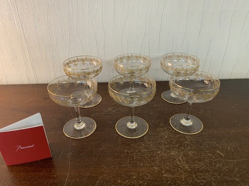 Coupes champagne modèle - à,