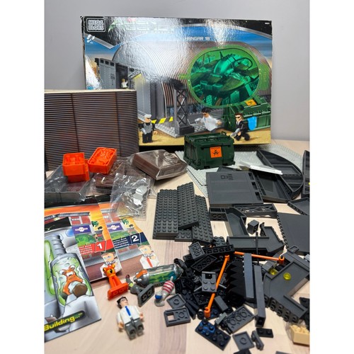Mega bloks alien agency hangar - mega,