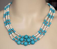 Collier triple rangs en Turquoises et Howlites longueur 51 à 55 cm 
