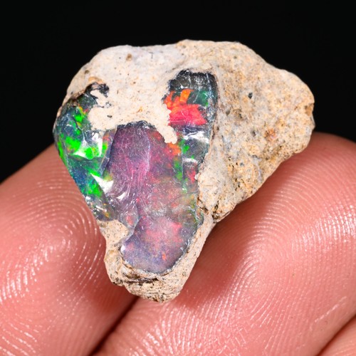 Black opal rough - ,,