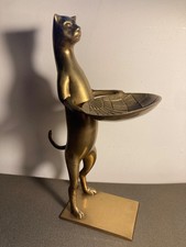 MAJESTUEUX  CHAT MAITRE D'