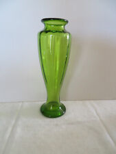ancien vase en verre vert en