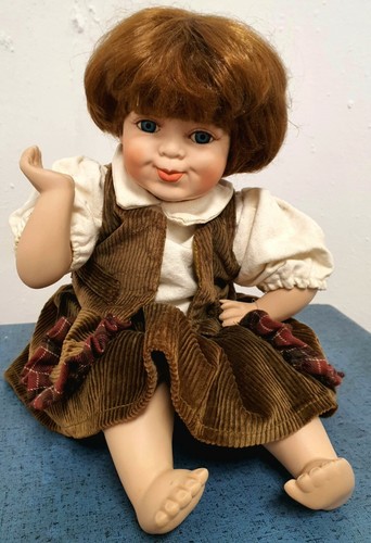 Poupée assise porcelaine - poupée,