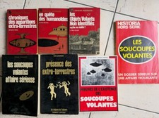 Lot de livres et revues sur les OVNIS