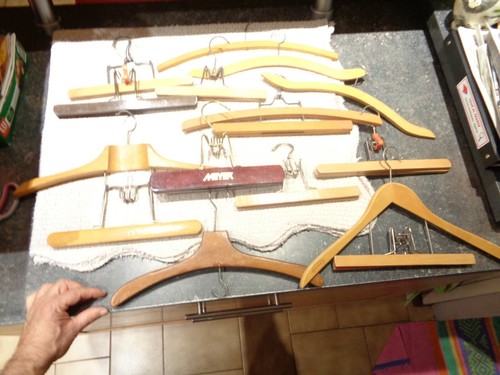 Lot anciens cintres bois - anciens,