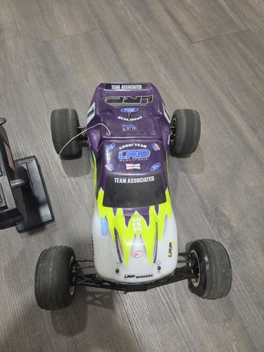 Vintage associated t - associated, rc
