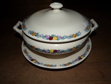 Soupière + couvercle + plat