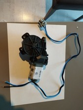 Moteur lève-vitre avant Droit