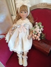 Poupée de collection romantique 63 cm porcelaine et corp souple de belle qualité