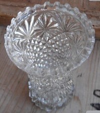 * Petit vase à facettes -