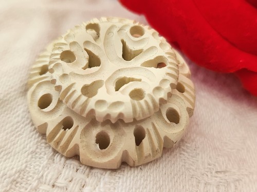 Bouton ancien collection