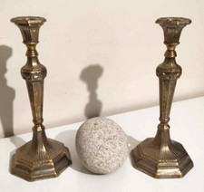 Paire de bougeoirs en bronze