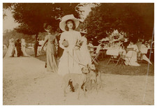 France, Jeune femme avec ses chiens dans un parc, Tirage vintage, ca.1890 France