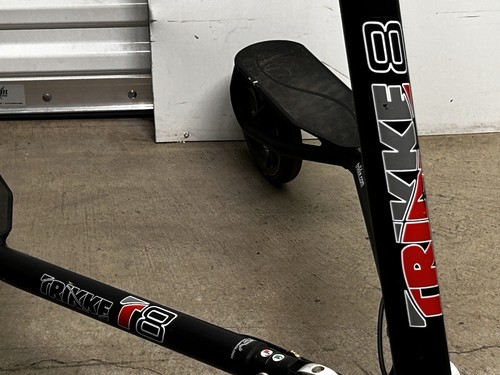 Trikke black carving - black,