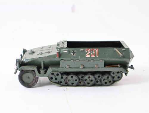Véhicule militaire voiture