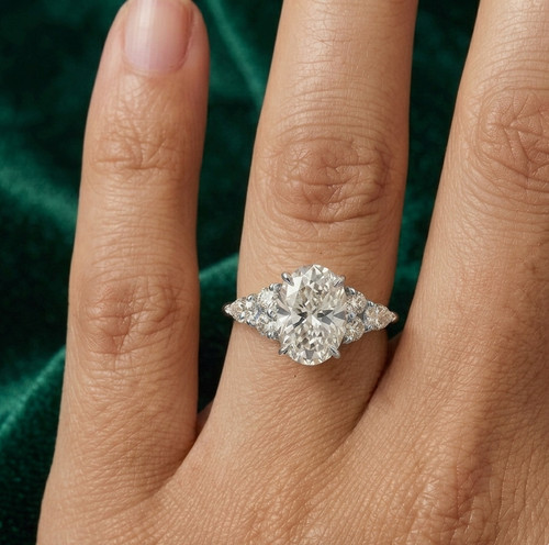 Bague diamant taille ovale
