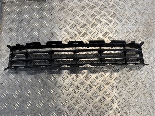 Grille plastique pare choc - grille,