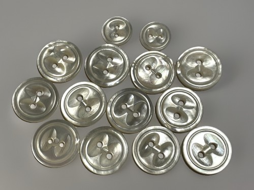 Anciens boutons nacre - 14,