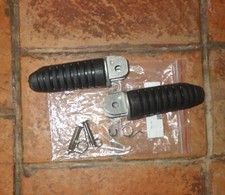 Repose Pied + Axe Ressort - Suzuki 600 750 GSR