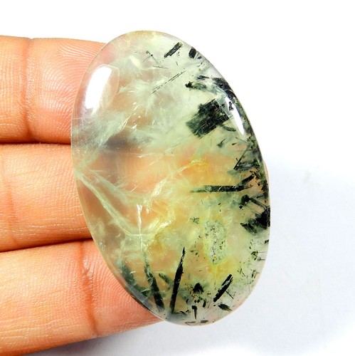 Cabochon rutilé vert naturel
